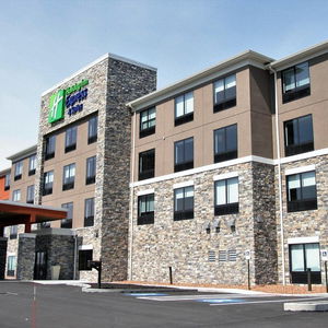 Hotel Holiday Inn Express & Suites Clarion cazare Clarion