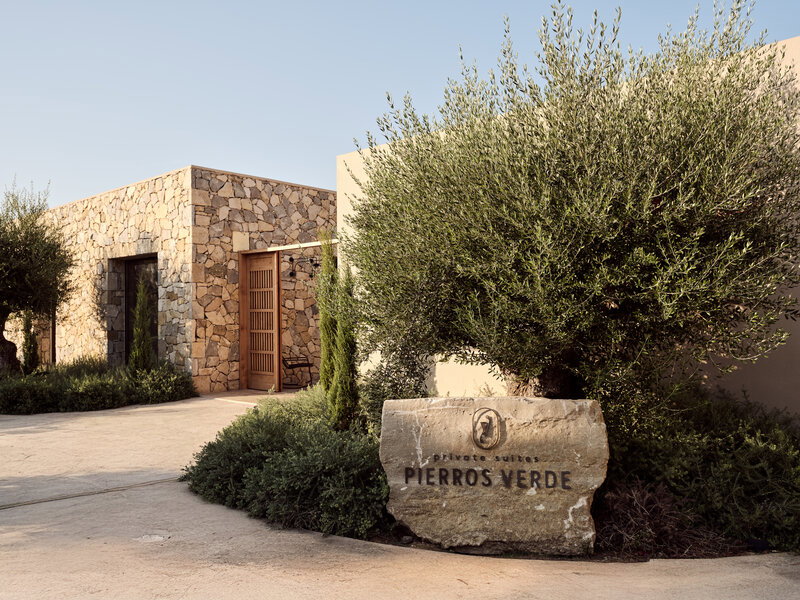 Pierros Verde Private Suites
