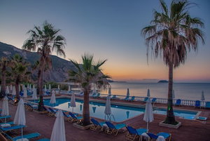 Hotel Crystal Beach Hotel cazare Kalamakion