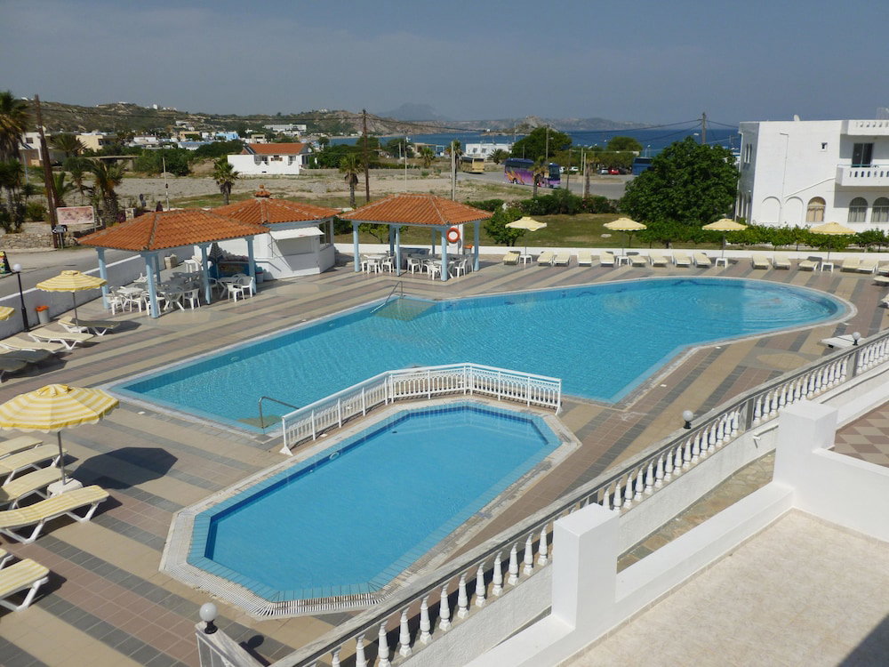 Hotel Kamari Bay