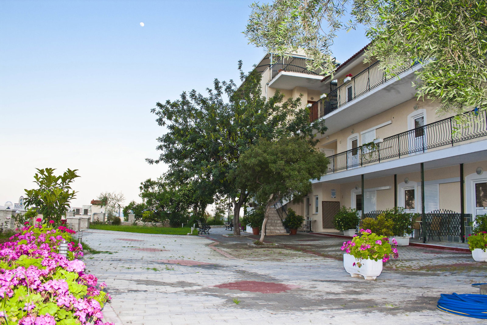 Alonia Studios & Maisonettes