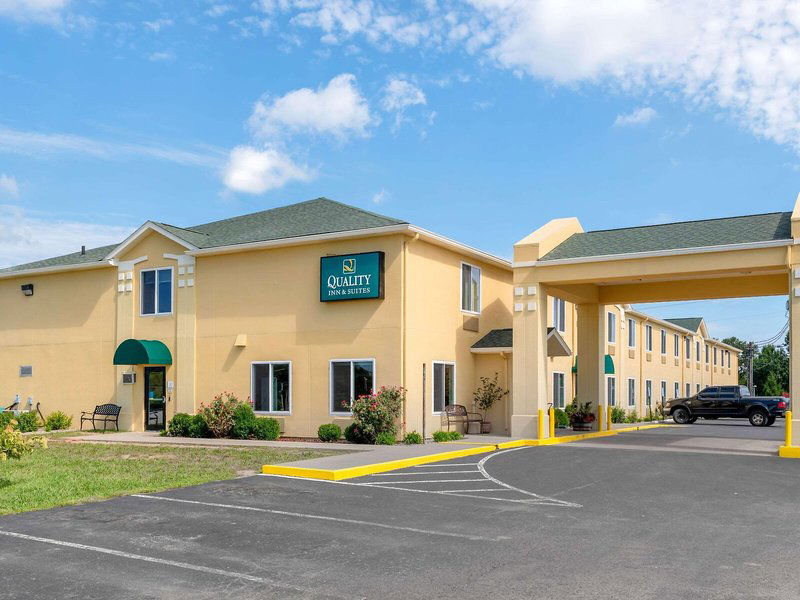 Hotel Quality Inn & Suites