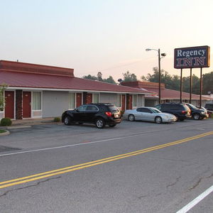 Hotel Regency Inn Eddyville cazare Eddyville