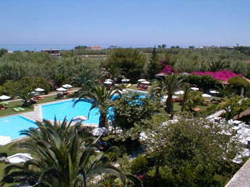 dal travel May Beach Hotel
