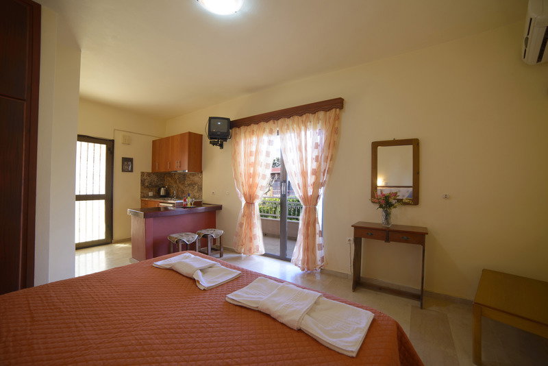 dal travel Toulas Apartments