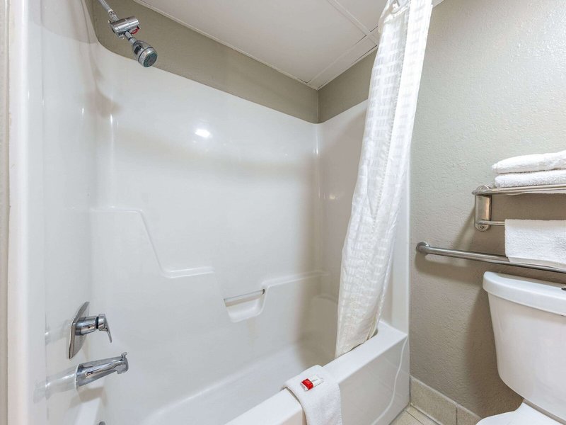 Hotel Super 8 By Wyndham Kansas City Airport