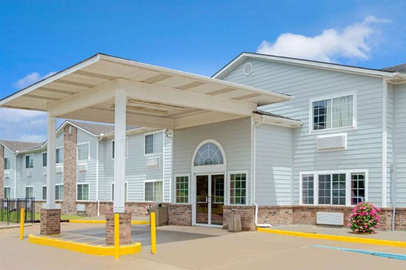 Hotel Super 8 By Wyndham Riverside/Kansas City