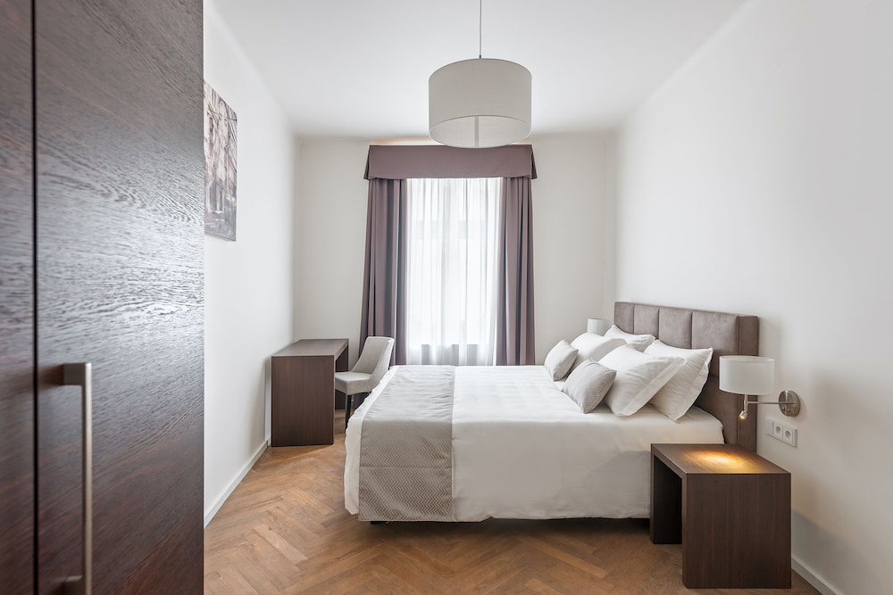 Hotel H7 Palace