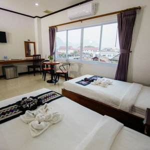 Hotel Sisombat Plaza Hotel cazare Vangviang