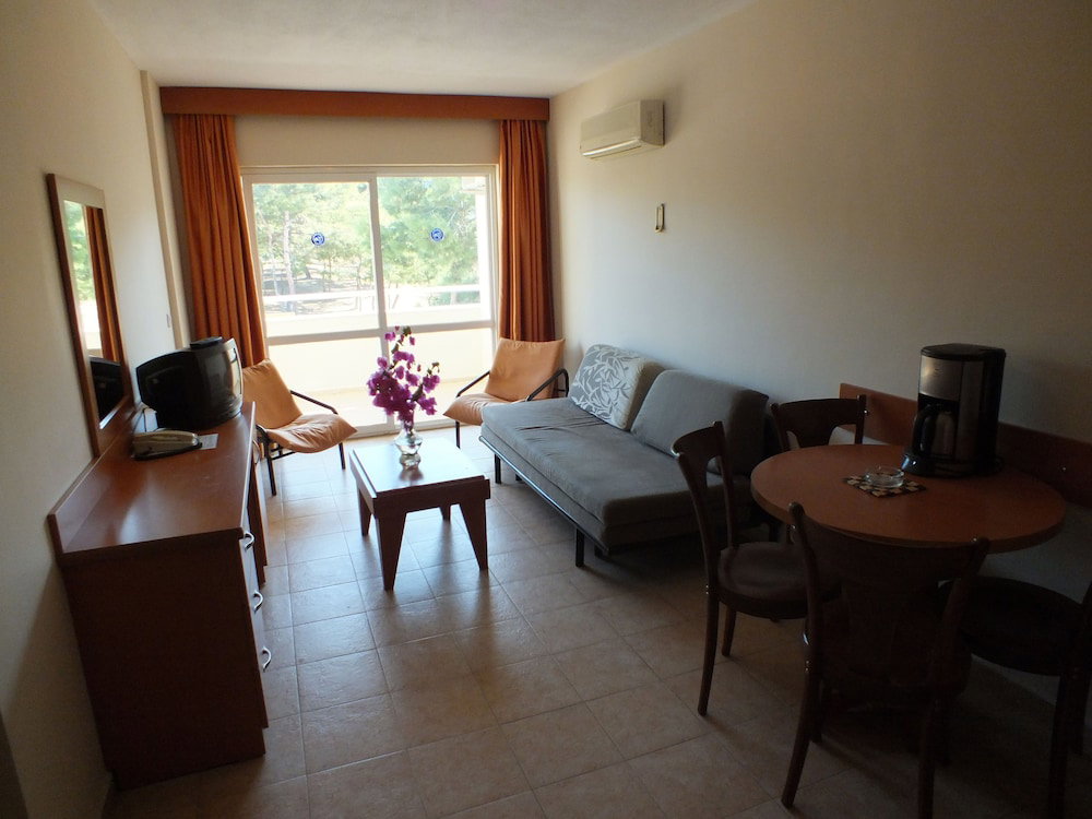 Tuntas Apartments