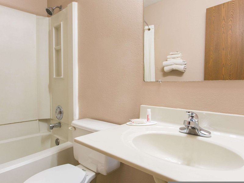 Hotel Super 8 By Wyndham Austin Mn