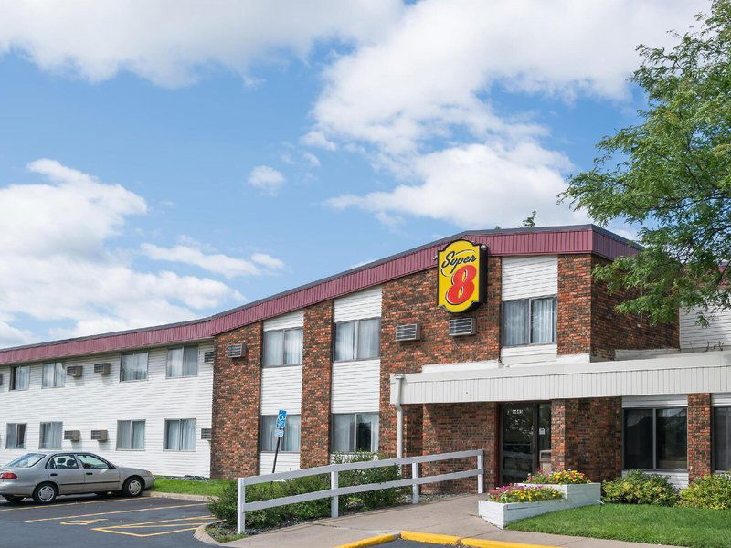 Hotel Super 8 By Wyndham Brooklyn Center/Mpls