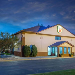 Hotel Super 8 By Wyndham Fairmont cazare Swink