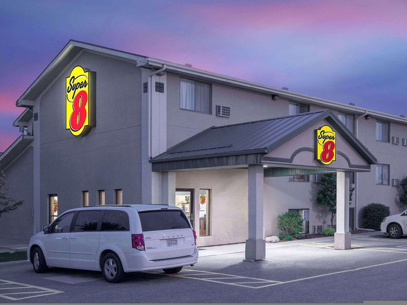 Hotel Super 8 By Wyndham Willmar