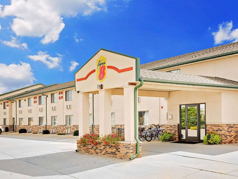 Hotel Super 8 By Wyndham St. James