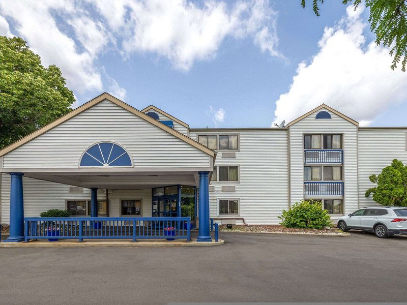 Hotel Travelodge By Wyndham Brooklyn Center