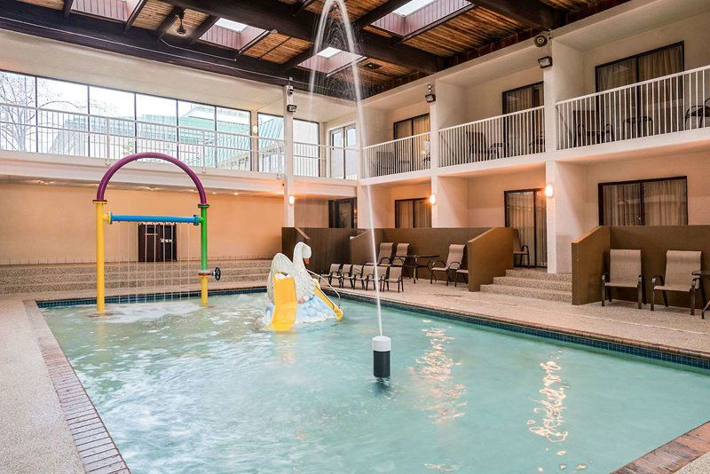 Hotel Ramada By Wyndham Plymouth Hotel & Conference Center