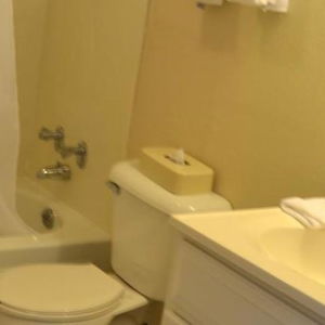 Hotel Cascades Inn cazare Bloomington