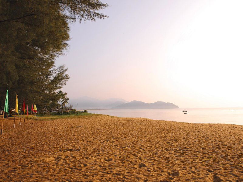 Hotel The Qamar Paka