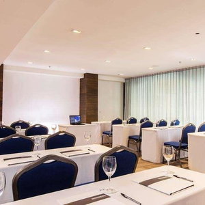 Hotel Krystal Urban Guadalajara cazare Guadalajara