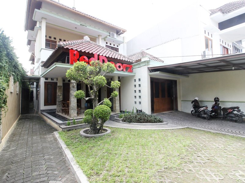 Hotel Guest House Giri Arta By Reddoorz