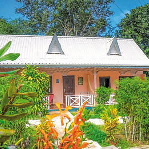Hotel Bernique Guesthouse cazare La Passe