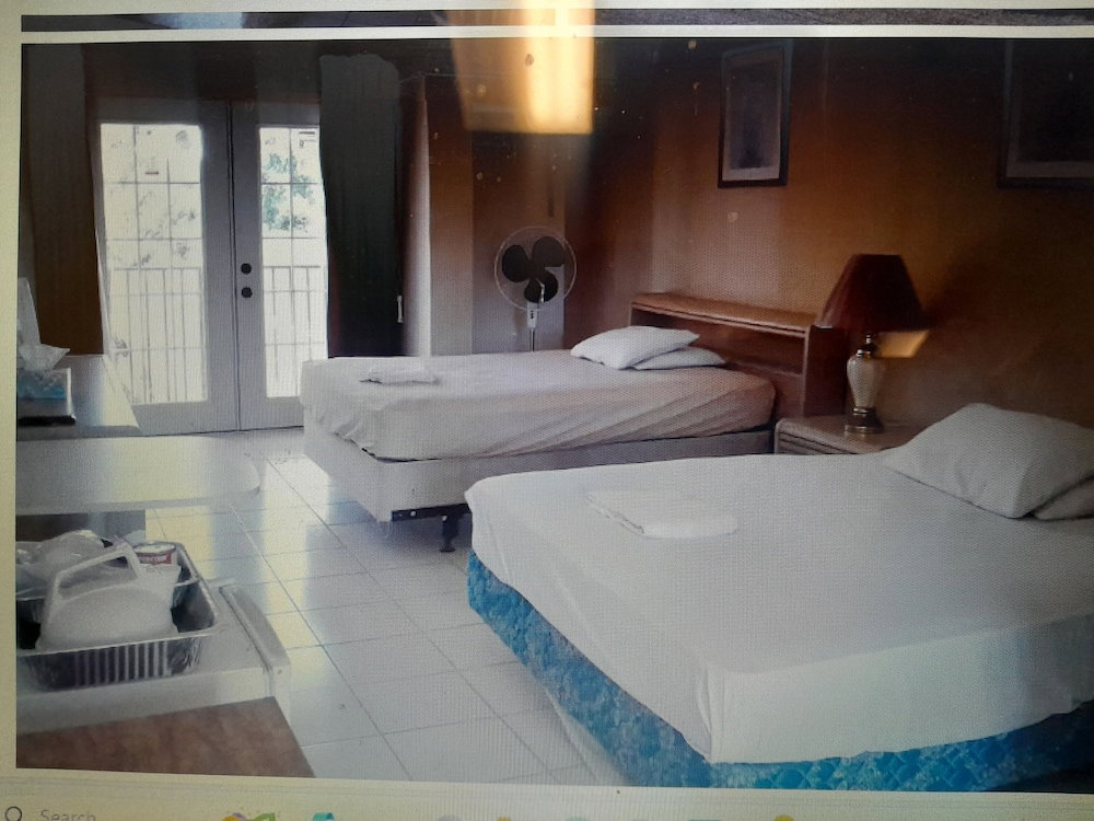 Hotel Adderley's Motel