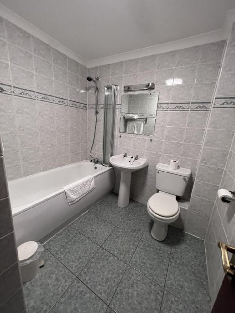 Hotel Oyo Lochway Hotel