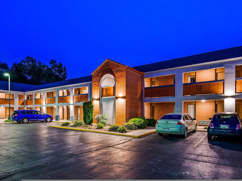 Hotel Surestay By Best Western Kansas City Country Inn North