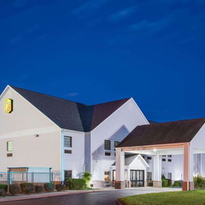 Hotel Super 8 By Wyndham Monett cazare Monett