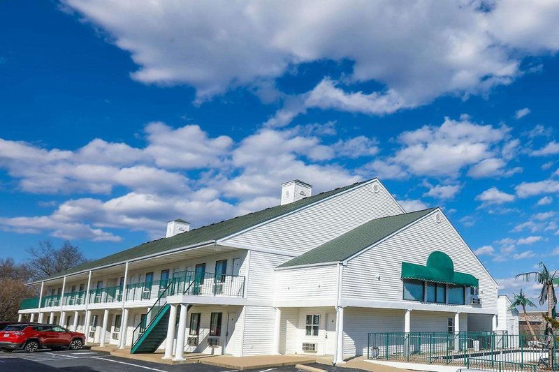 Hotel Super 8 By Wyndham Branson / Shepherd Of The Hills Exwy