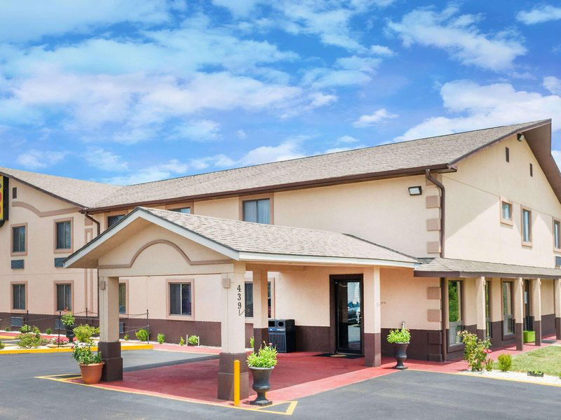 Hotel Super 8 By Wyndham Warrensburg