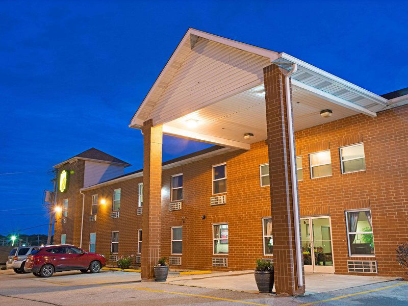 Hotel Super 8 By Wyndham St. Louis Airport