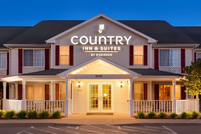 Hotel Country Inn & Suites By Radisson, Nevada, Mo