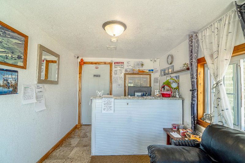 Hotel Green Acre Motel By Oyo Near Rush County Airport