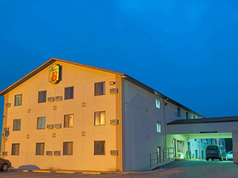 Hotel Super 8 By Wyndham Eureka/Six Flags Nearby