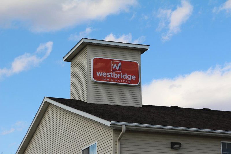 Hotel Westbridge Inn & Suites