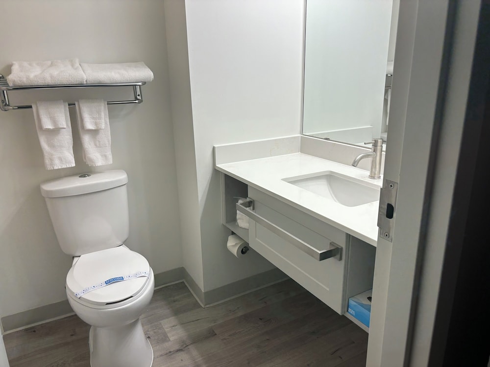 Hotel Ramada By Wyndham Estevan