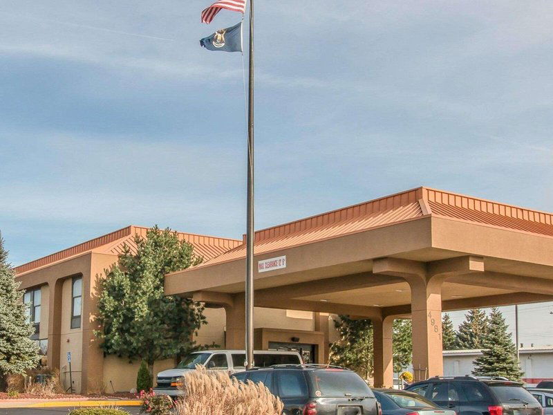 Hotel Clarion Inn & Suites Airport