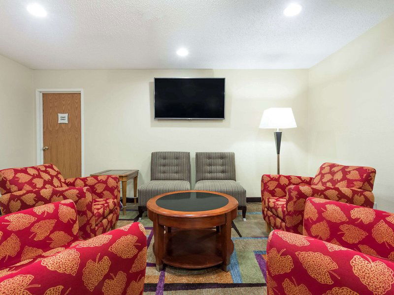 Hotel Days Inn & Suites By Wyndham Bloomington/Normal Il