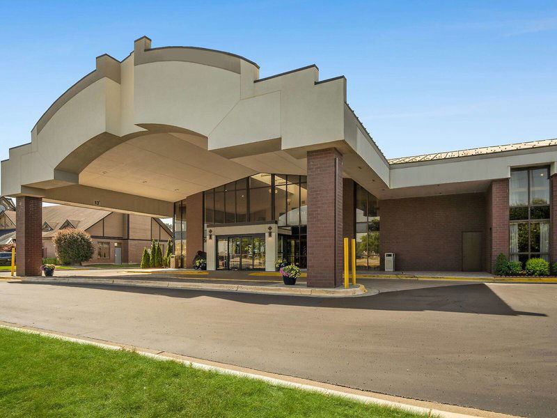Hotel Americinn By Wyndham Grand Rapids Airport North