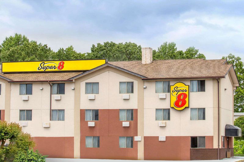 Hotel Super 8 By Wyndham Chester/Richmond Area