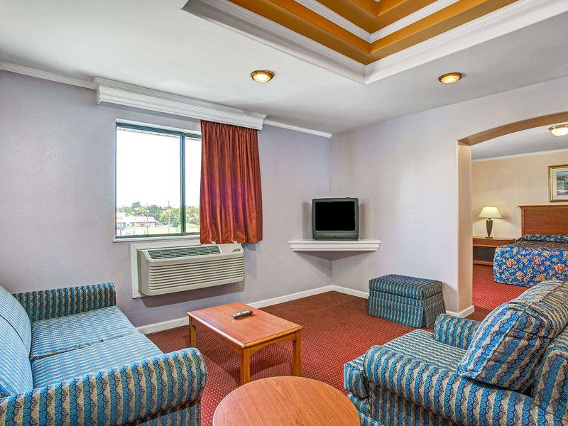 Hotel Red Roof Inn Suffolk