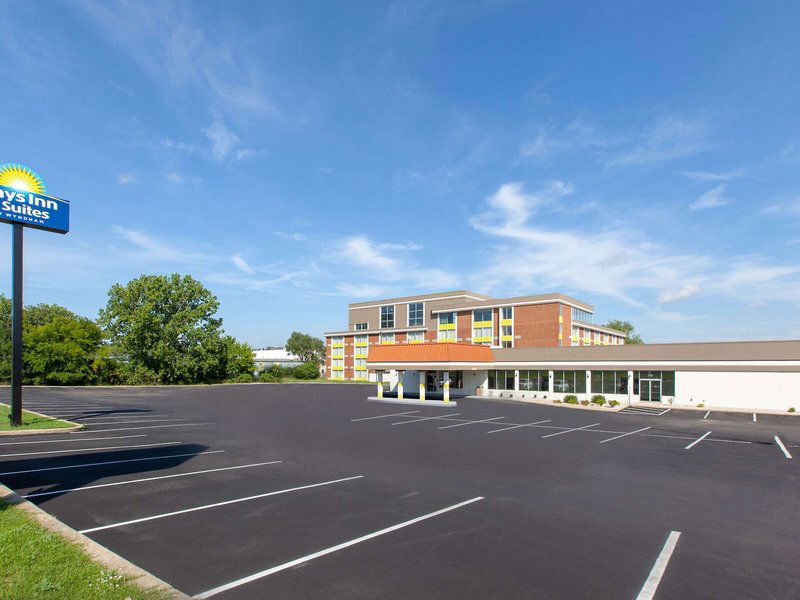 Hotel Days Inn And Suites By Wyndham Grand Rapids Near Downtown