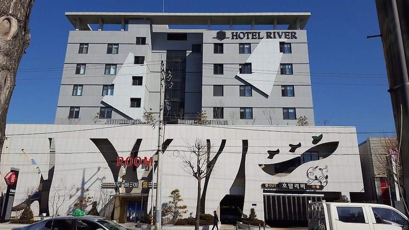 Hotel River Hotel