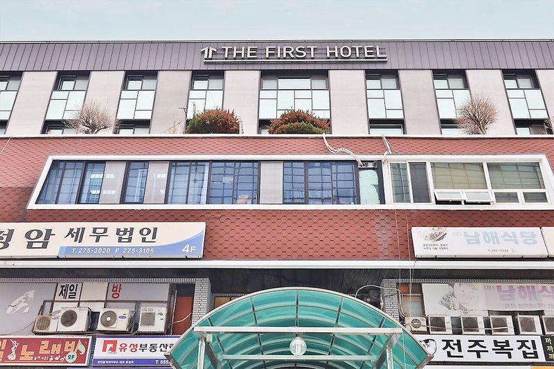 Hotel The First Hotel