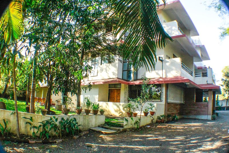 Hotel Rainwood Residency