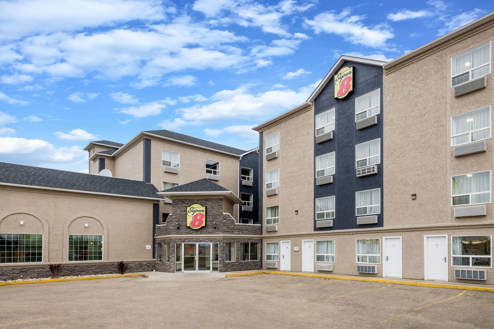 Hotel Super 8 By Wyndham Grande Prairie