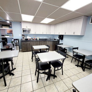 Hotel Canadian Motor Inn cazare Grande Prairie