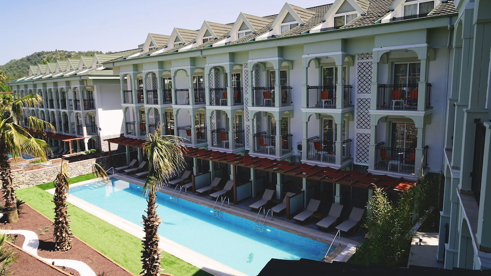 Green Forest Holiday Village